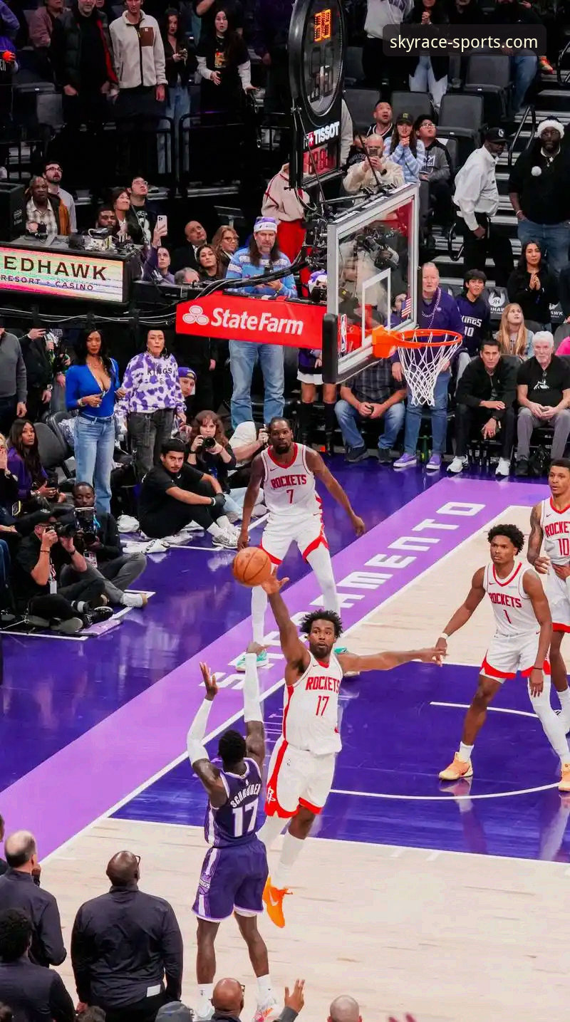 休斯顿火箭主场大胜纽约尼克斯：一场攻防节奏的全面解析